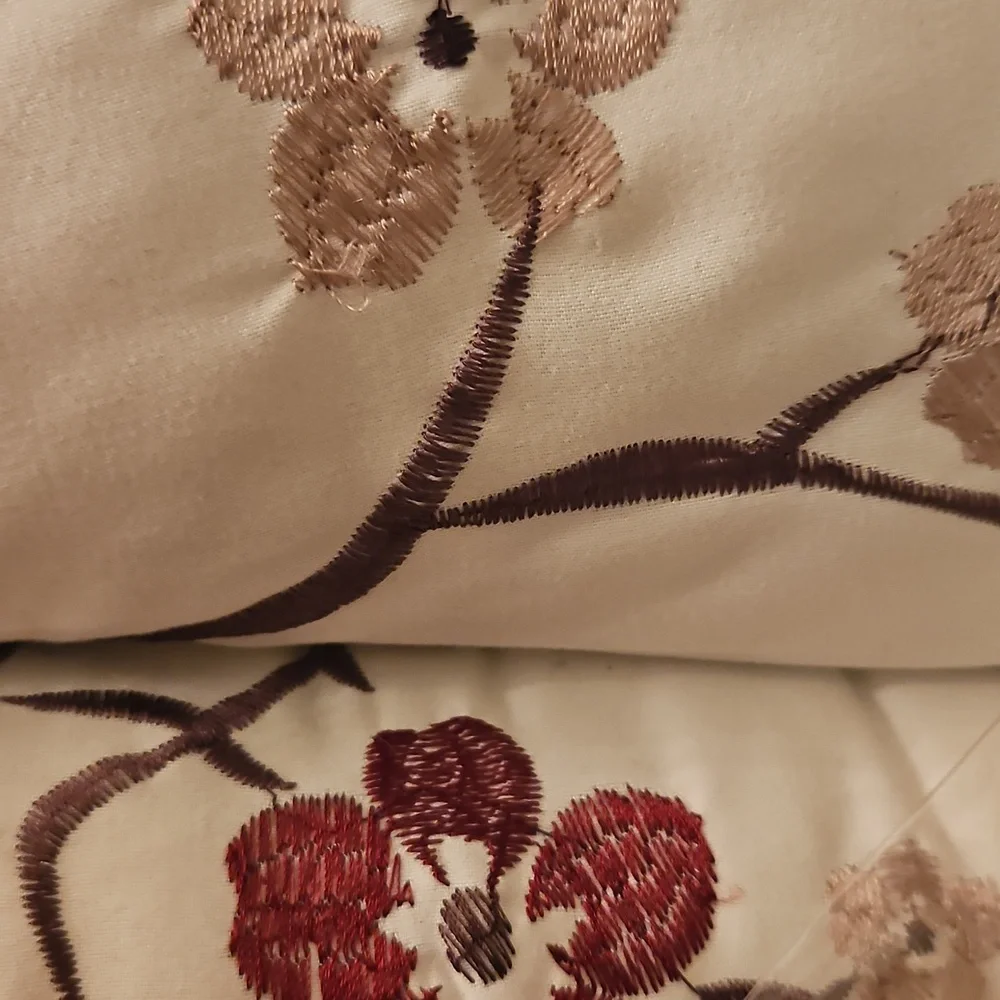 King Size Elegant Floral Embroidered Bedding Set - Red, White And Brown